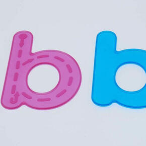 Letras do alfabeto na cor rosa